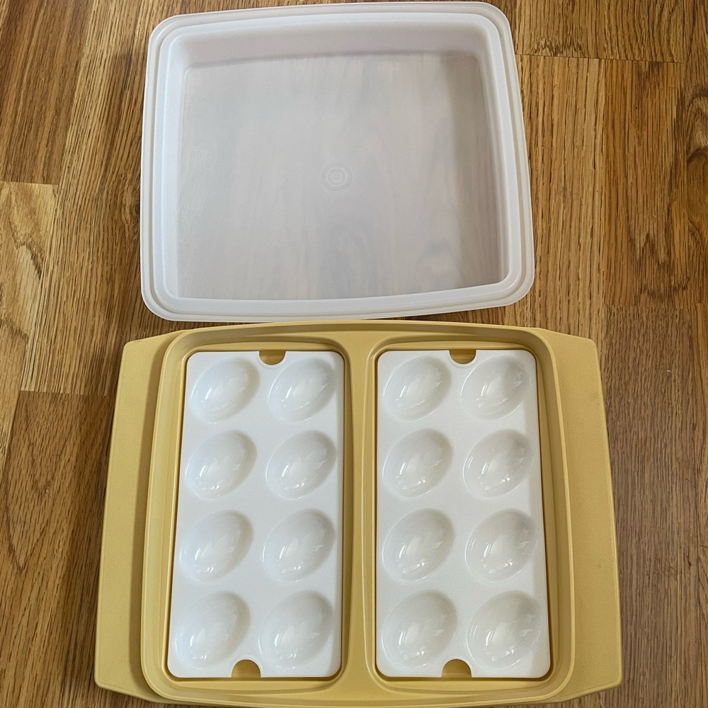 Vintage Tupperware | Deviled Egg Keeper
